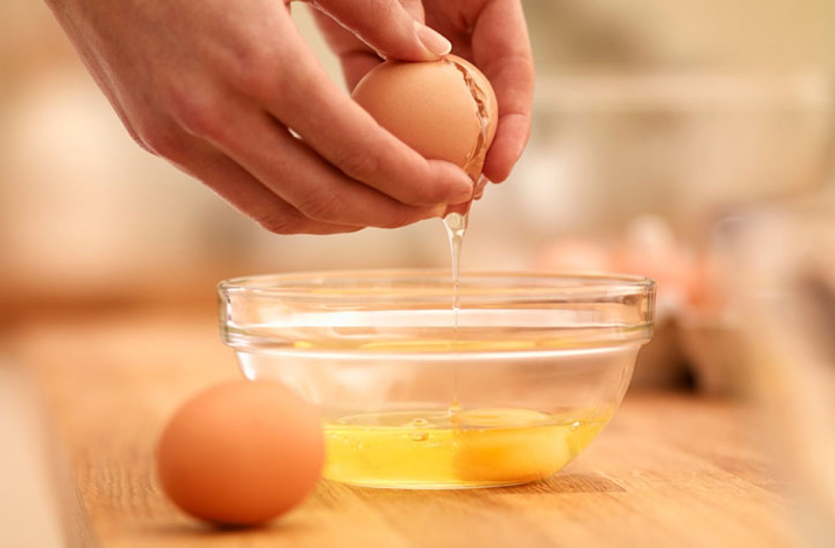 Lòng trắng trứng gà trị mụn hiệu quả.