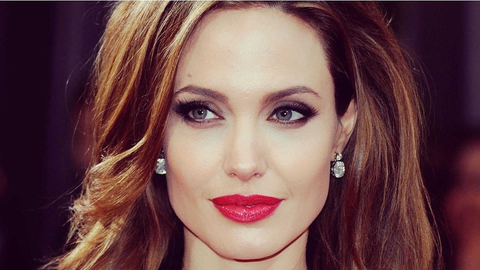 Angelina Jolie, bà Smith, được cho là rất nghiện phương pháp này và cô còn “lôi kéo” cả Brad Pitt tham gia
